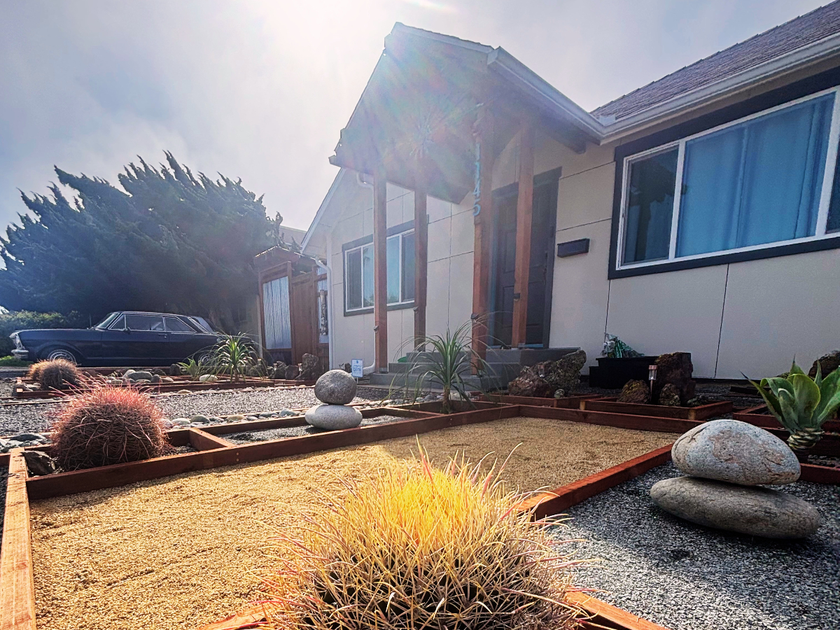 Pueo Hale (Owl House) | Beach Bungalow with Hawaiian Roots - Photo 2