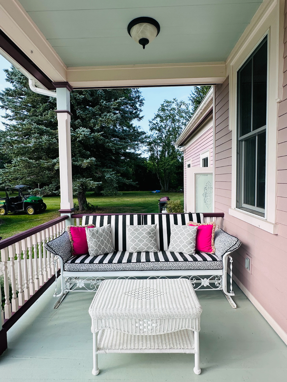 The Plum Bush Apartment Scenic Country Retreat with Fireplace, Workspace & Laundry - Photo 3