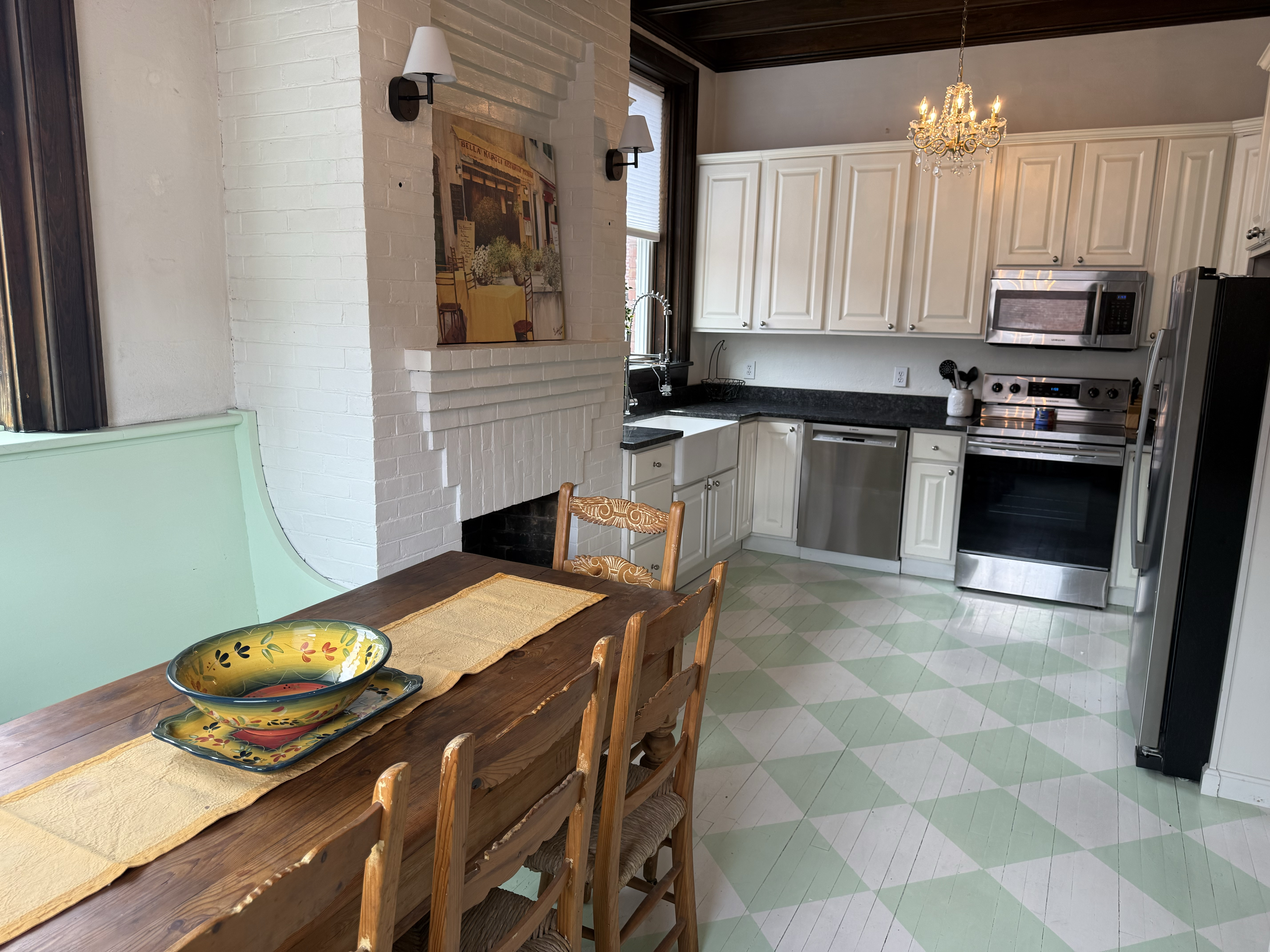 Spacious Downtown Penthouse in White River Junction - 3 Bedrooms, 2 Living Areas & Walkable Location - Photo 12