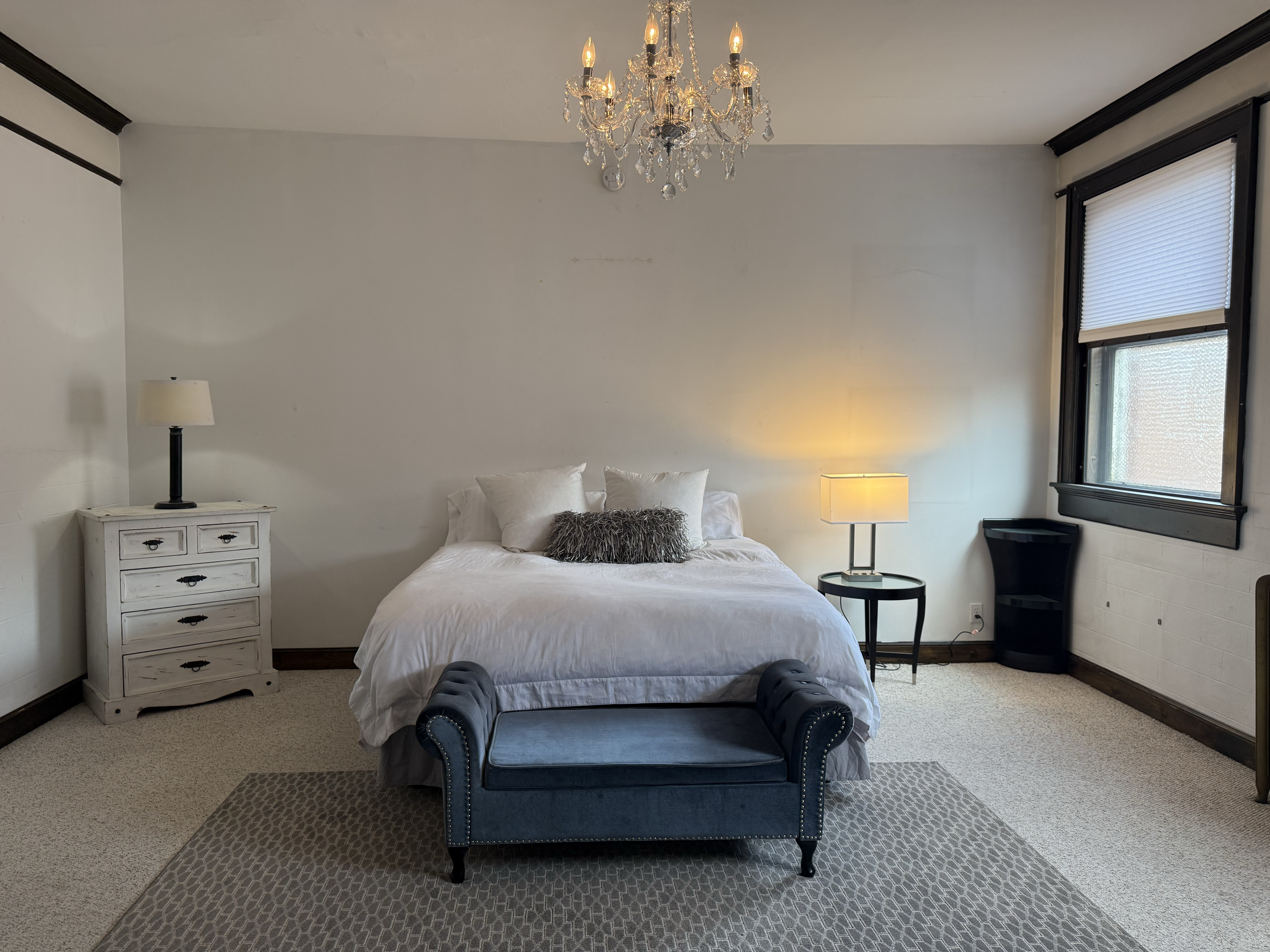 Spacious Downtown Penthouse in White River Junction - 3 Bedrooms, 2 Living Areas & Walkable Location - Photo 2