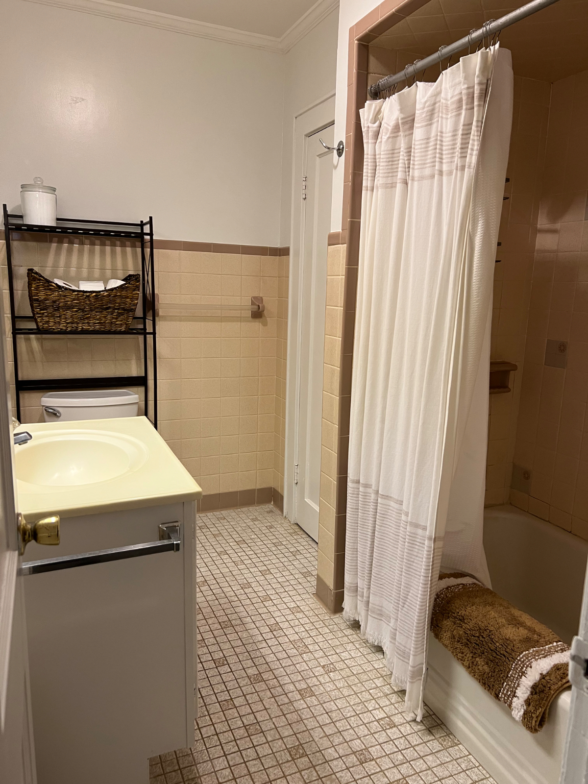 Charming Five Points Apartment Near Downtown - Photo 9