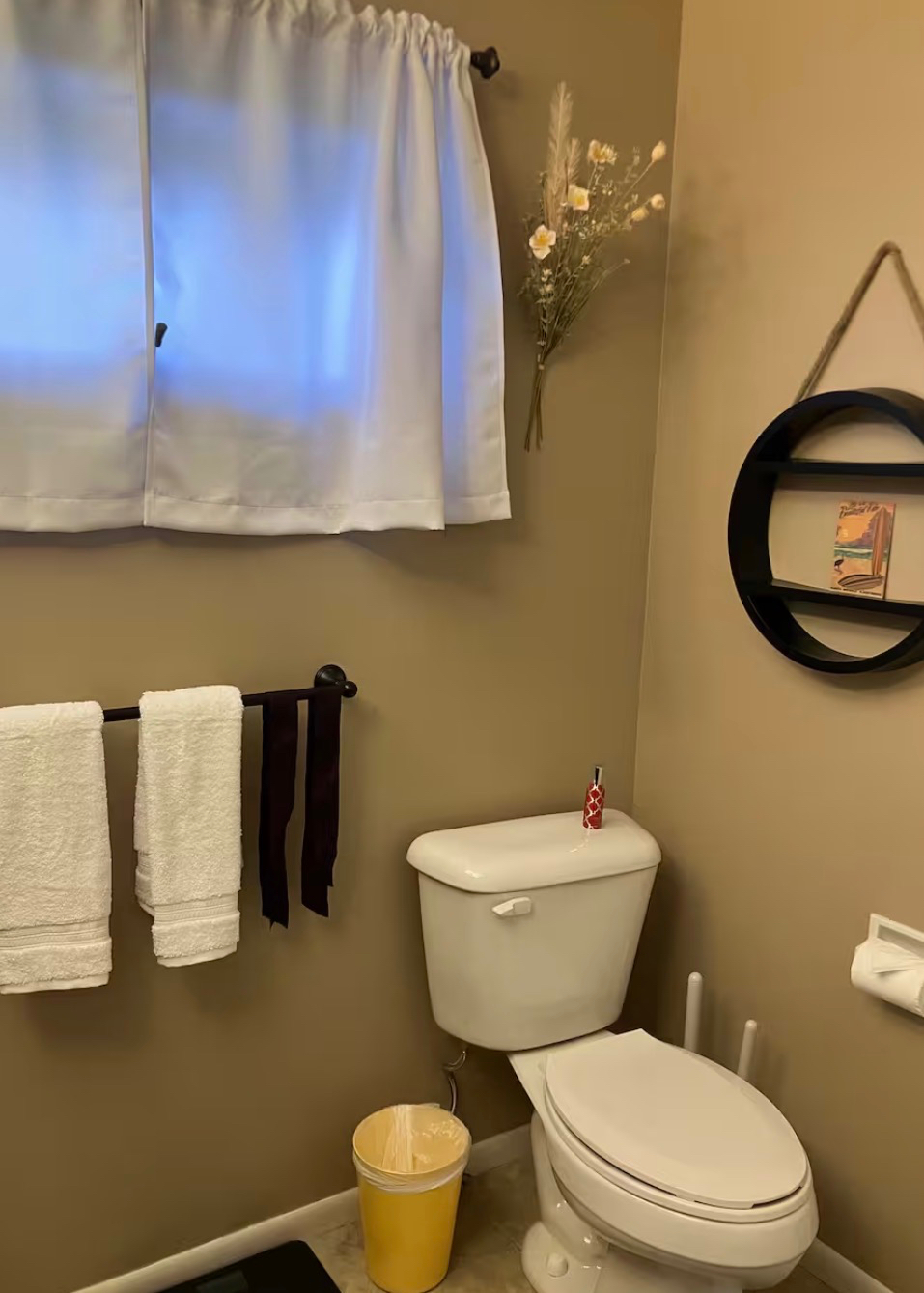 Spacious Private Master Suite - Photo 5
