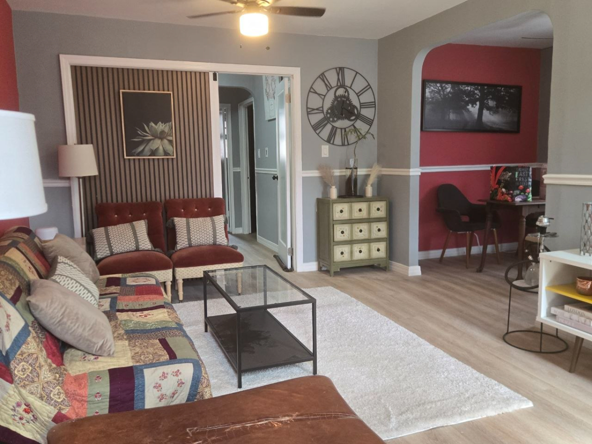 Virtually Whole Apt for the price of a room! Newly renovated, stylishly furnished 1 bedroom apt on a - Photo 5
