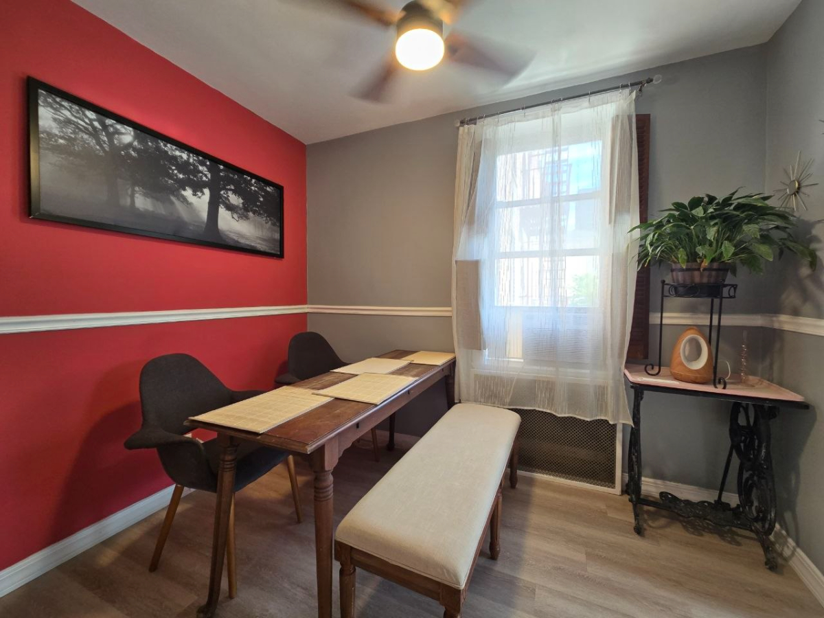 Virtually Whole Apt for the price of a room! Newly renovated, stylishly furnished 1 bedroom apt on a - Photo 10