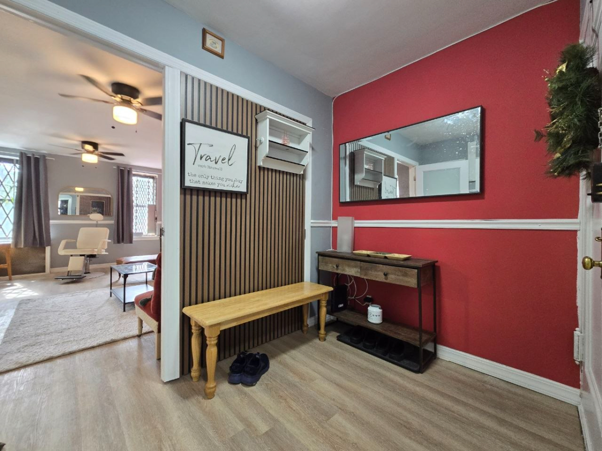 Virtually Whole Apt for the price of a room! Newly renovated, stylishly furnished 1 bedroom apt on a - Photo 3