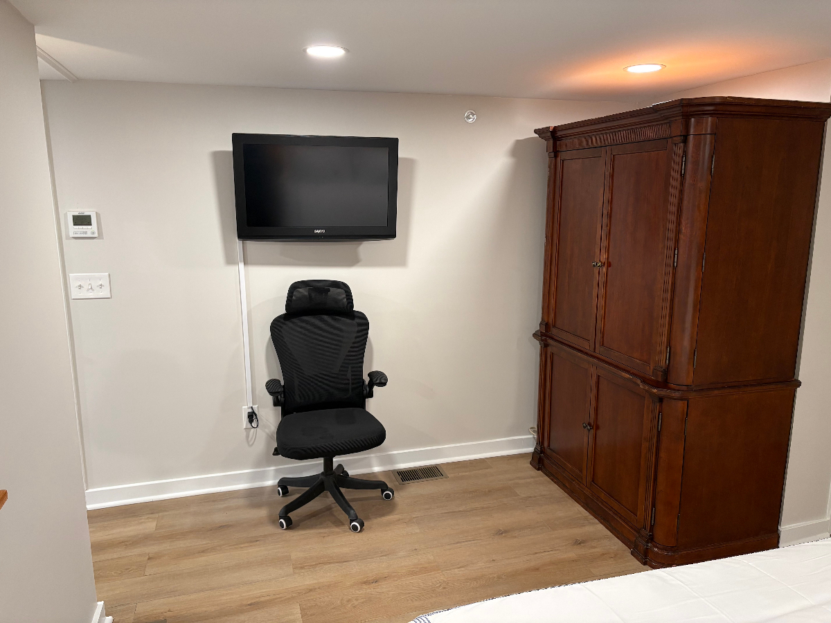 Professional Mid-term Housing Troy, NY - Photo 7