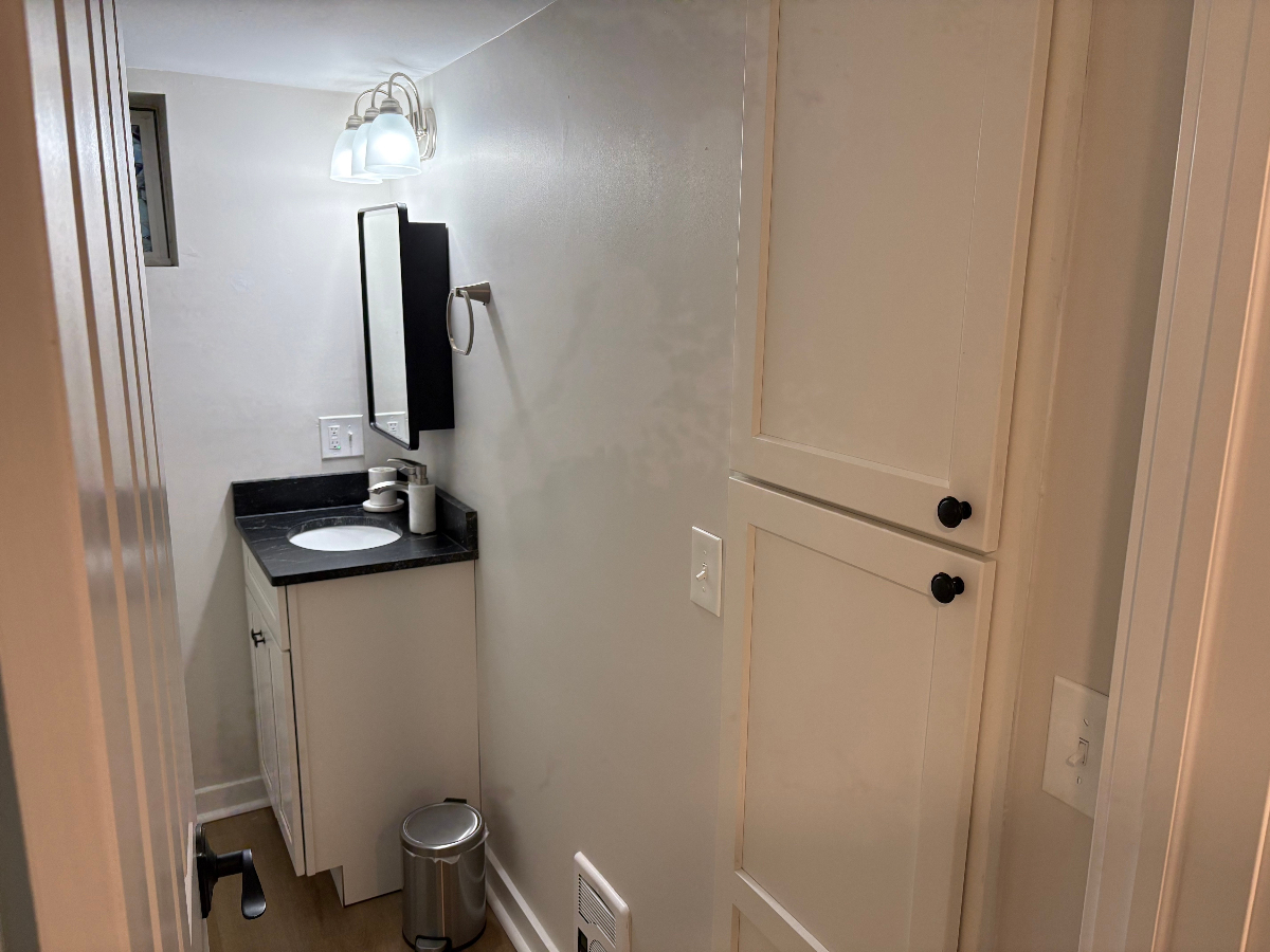 Professional Mid-term Housing Troy, NY - Photo 3