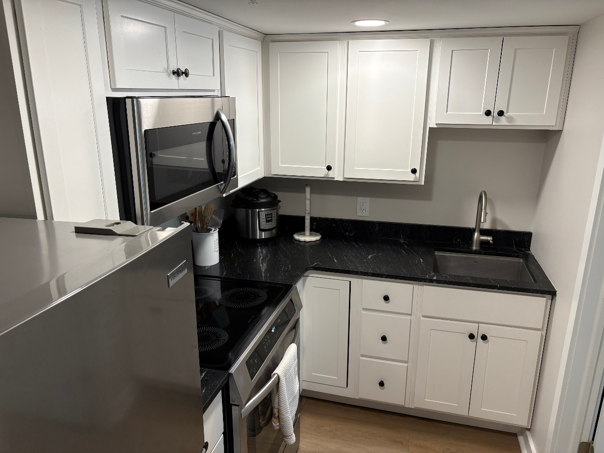 Professional Mid-term Housing Troy, NY - Photo 6