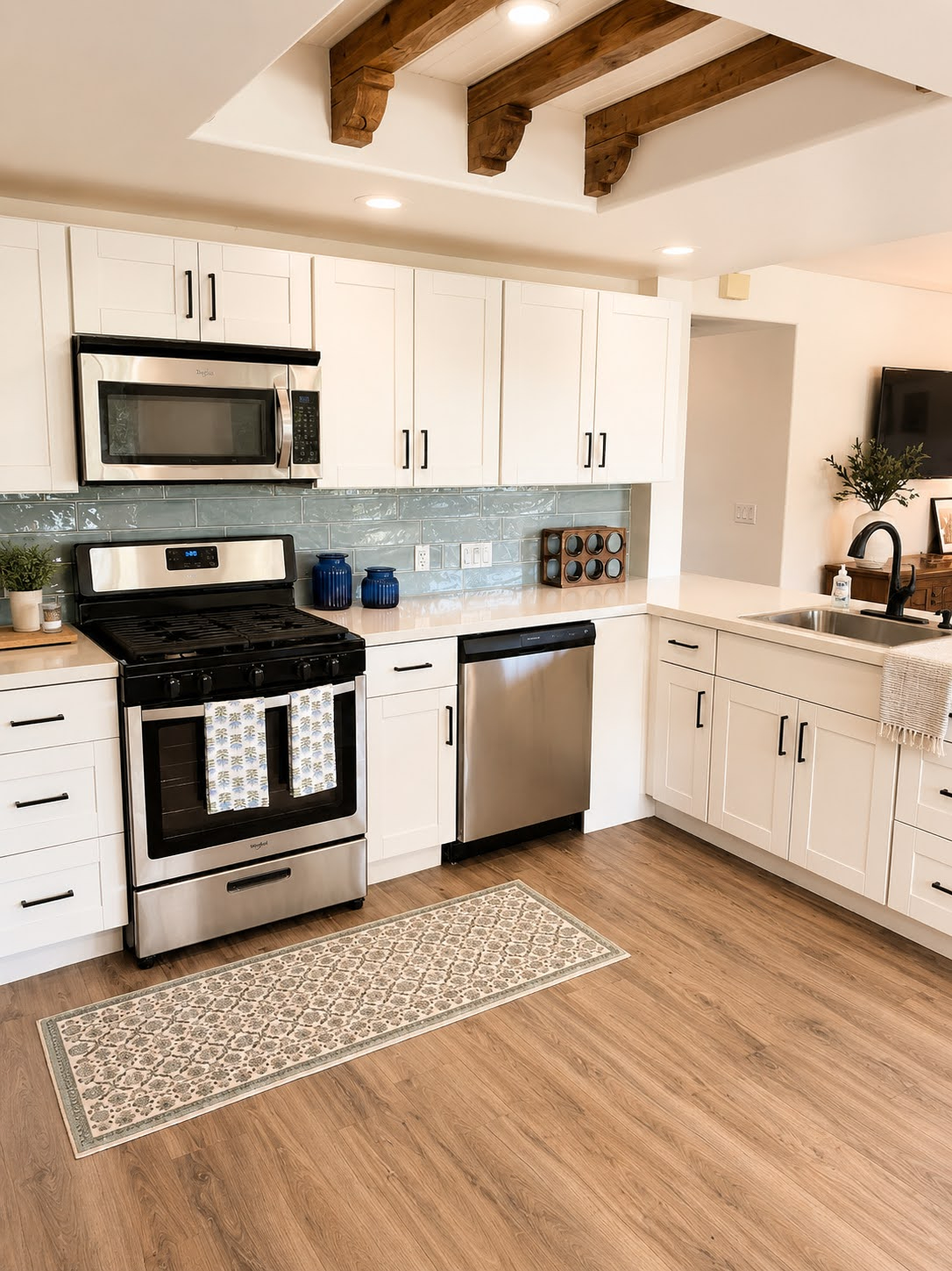 Fully Renovated 1BR/1BA ADU w/ Private Driveway and Private Entrance - Photo 3