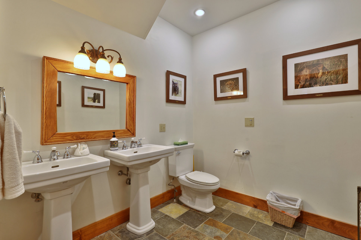 Bear Foot Lodge Spacious Vermont Mountain Chalet Near Killington Resort Riverside Farm - Photo 3
