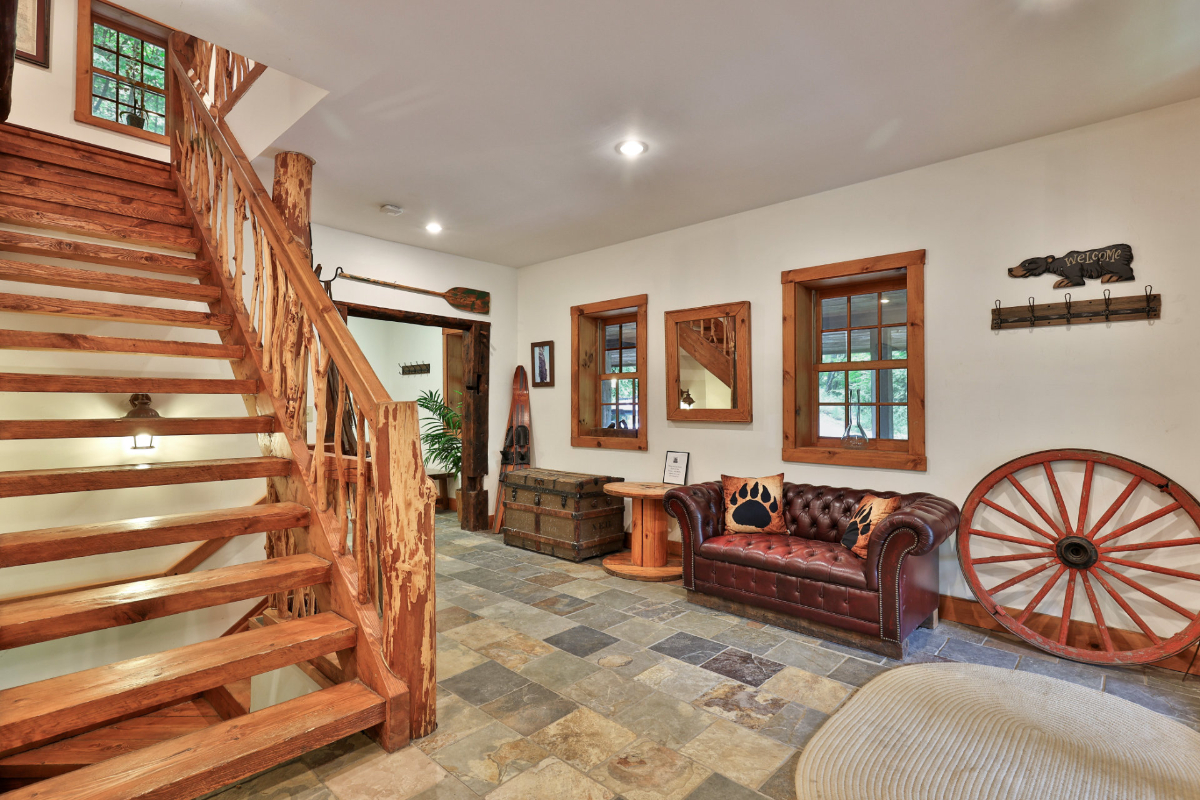 Bear Foot Lodge Spacious Vermont Mountain Chalet Near Killington Resort Riverside Farm - Photo 10