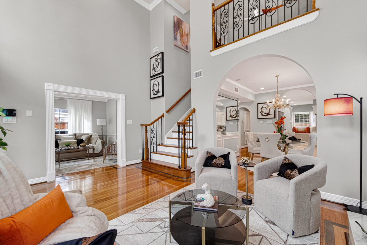 Timeless elegance meets modern luxury! - Photo 1