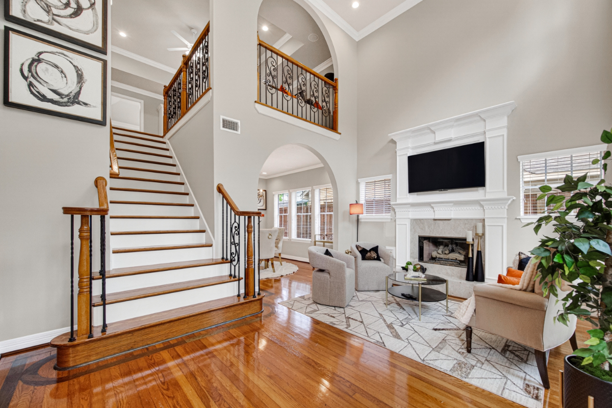 Timeless elegance meets modern luxury! - Photo 3