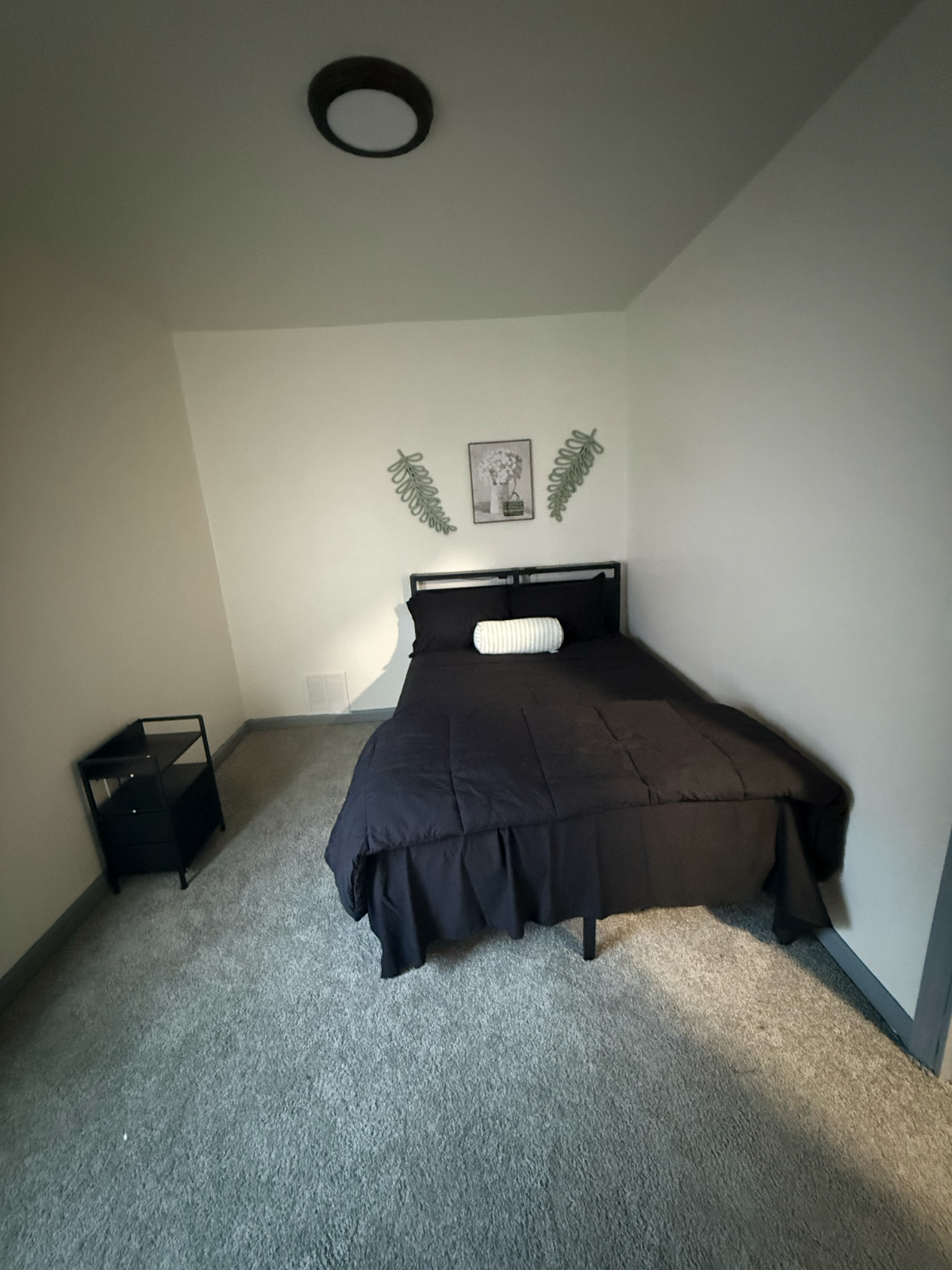Clean, Cozy, & Convenient - Photo 5