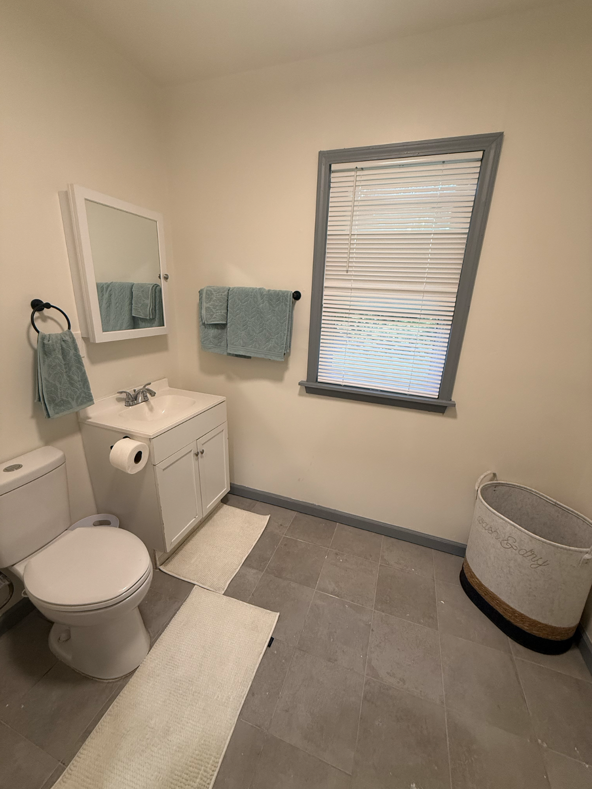 Clean, Cozy, & Convenient - Photo 7
