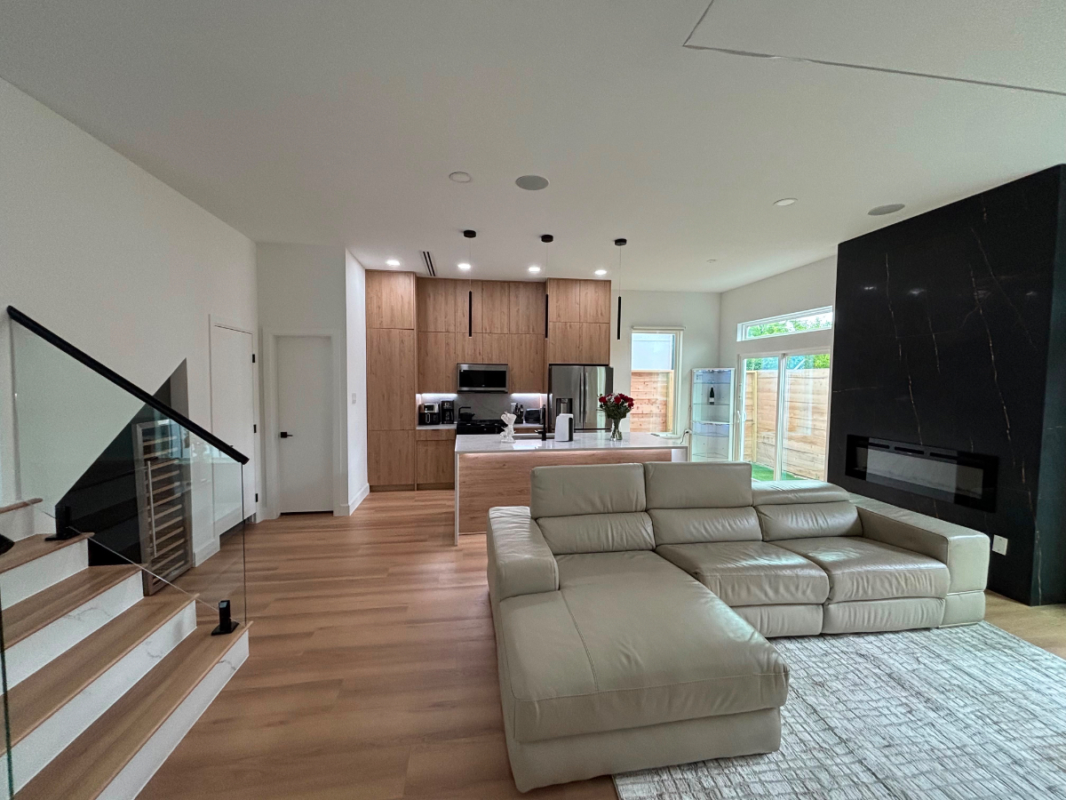 Modern Luxury Townhome - Photo 2