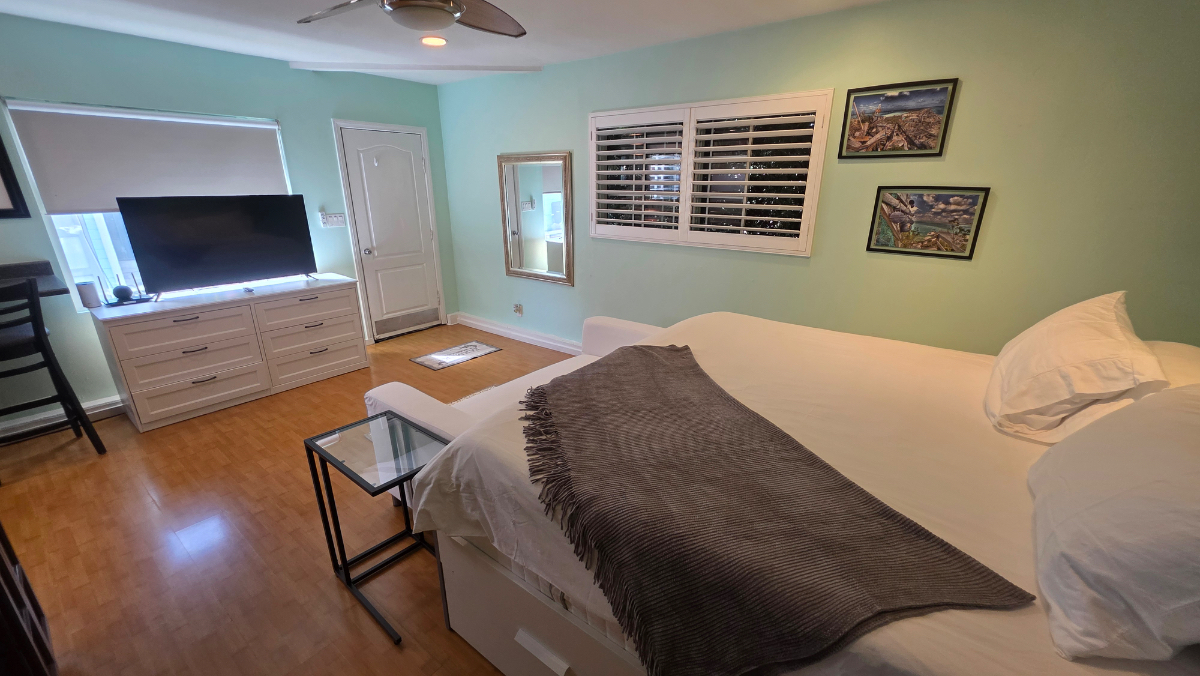 Relaxed Ocean Beach Living with Private Comforts and Endless Local Attractions - Photo 4