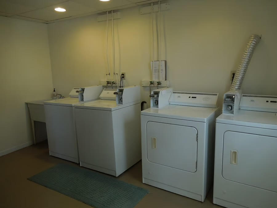 Beautiful FURNISHED studio apartment (Apt 3) - Photo 2