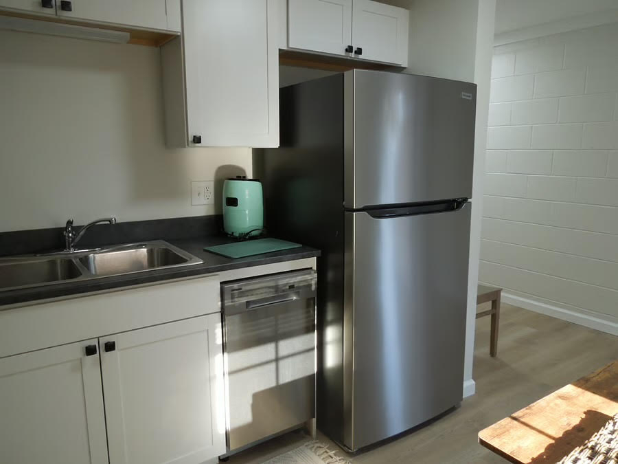 Beautiful FURNISHED studio apartment (Apt 3) - Photo 3