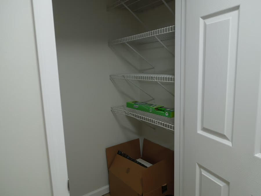 Beautiful FURNISHED studio apartment (Apt 3) - Photo 7