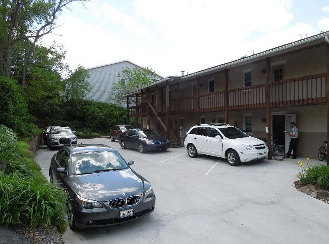 Beautiful FURNISHED studio apartment (Apt 3) - Photo 8