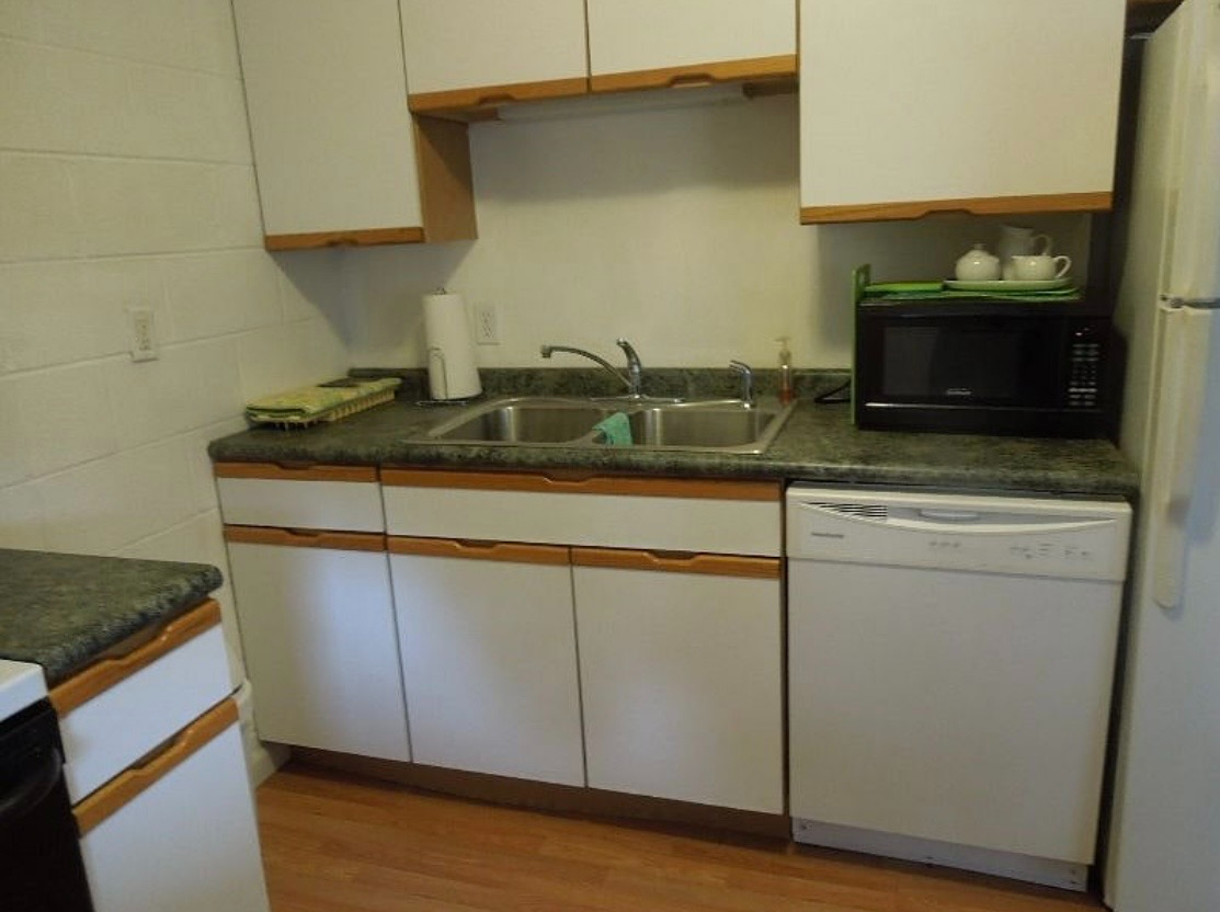 Beautiful FURNISHED studio apartment (Apt 3) - Photo 11