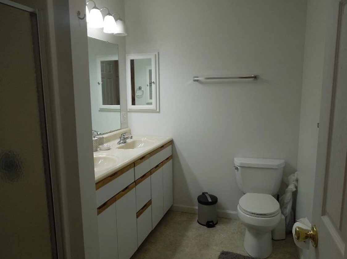 Beautiful FURNISHED studio apartment (Apt 3) - Photo 12