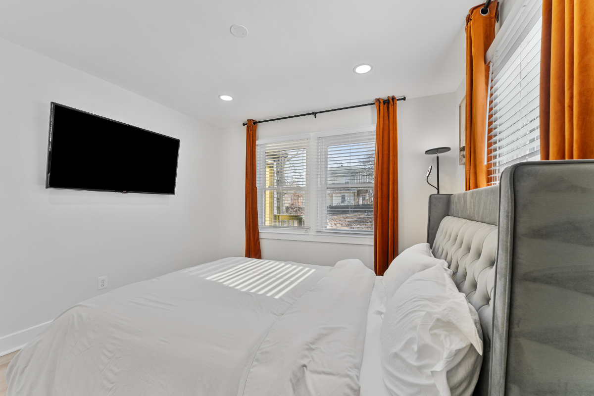 Spacious Furnished 4BR Home in Washington, DC, Ideal for Extended Stays & Relocations - Photo 10