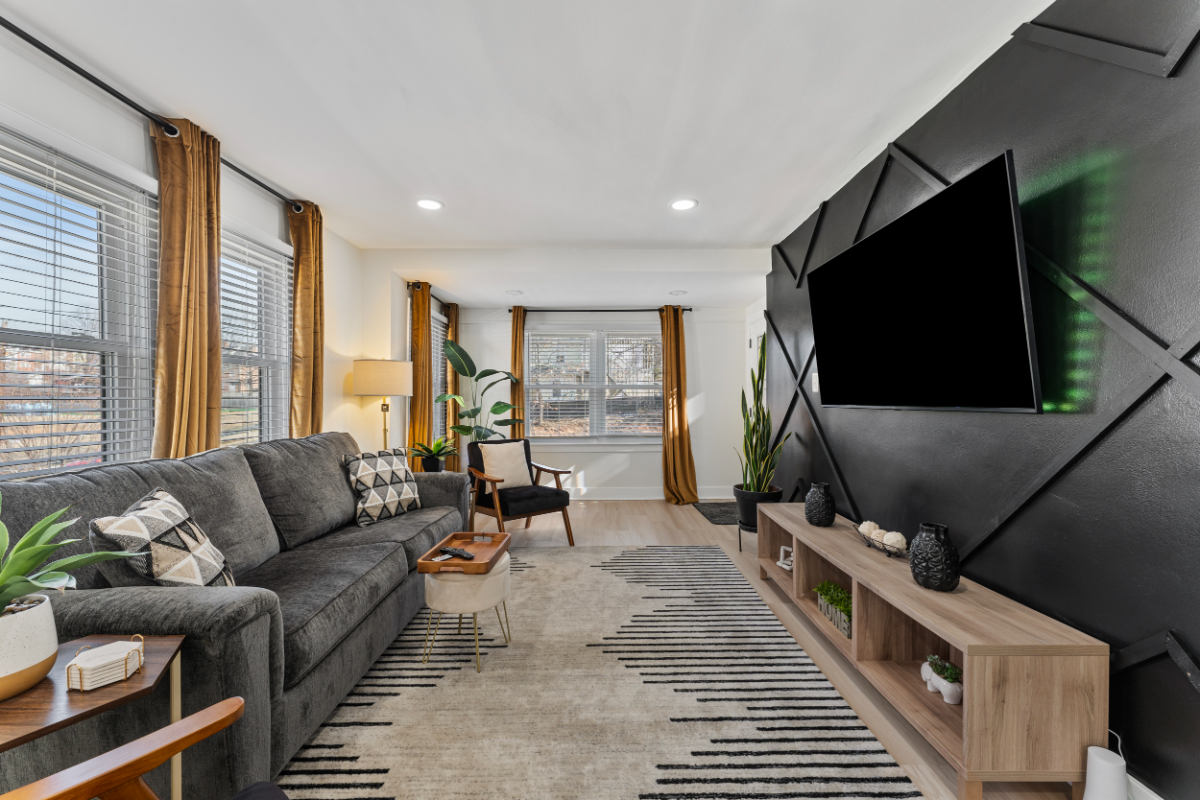 Spacious Furnished 4BR Home in Washington, DC, Ideal for Extended Stays & Relocations - Photo 2