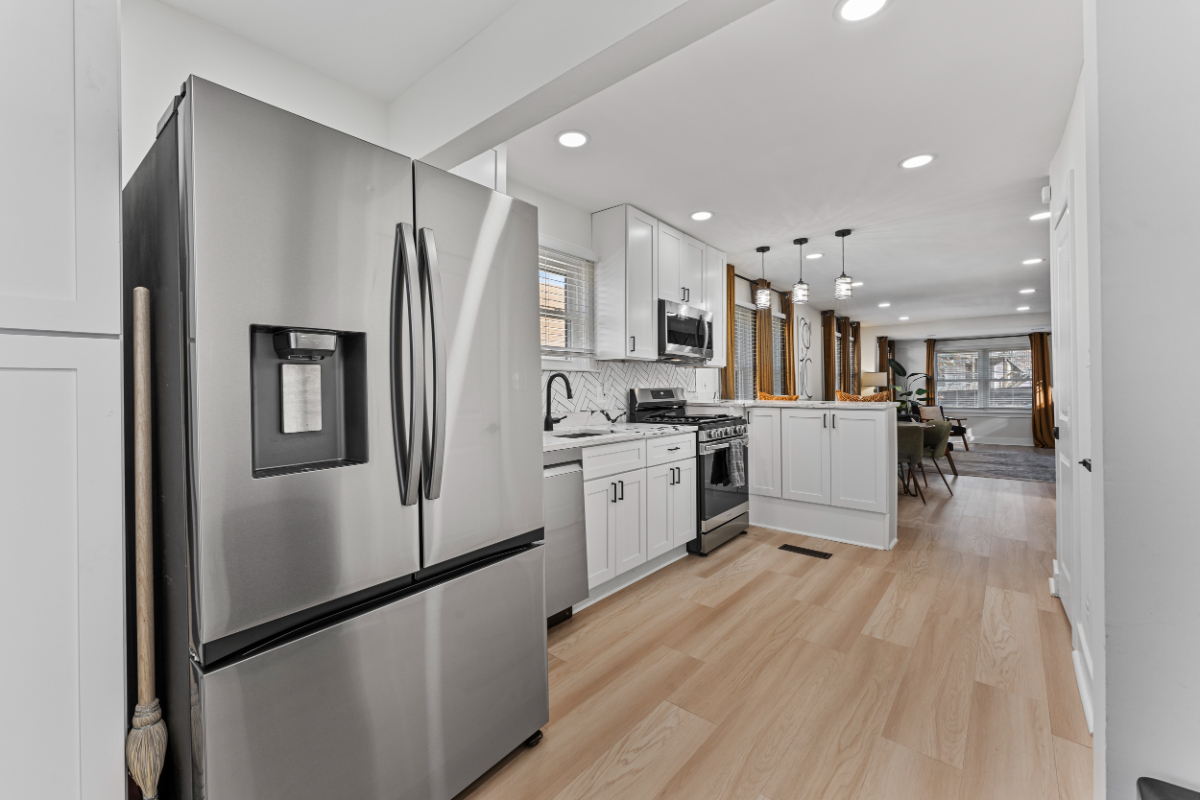 Spacious Furnished 4BR Home in Washington, DC, Ideal for Extended Stays & Relocations - Photo 4