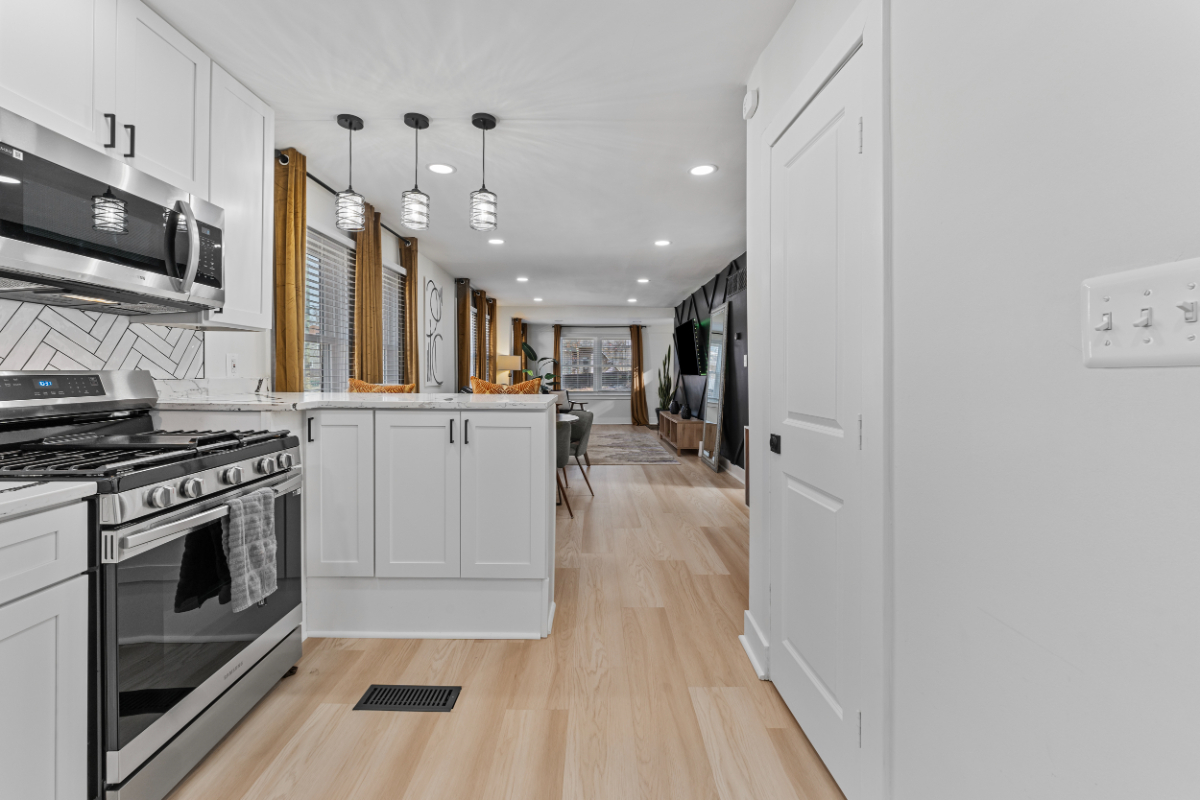 Spacious Furnished 4BR Home in Washington, DC, Ideal for Extended Stays & Relocations - Photo 5