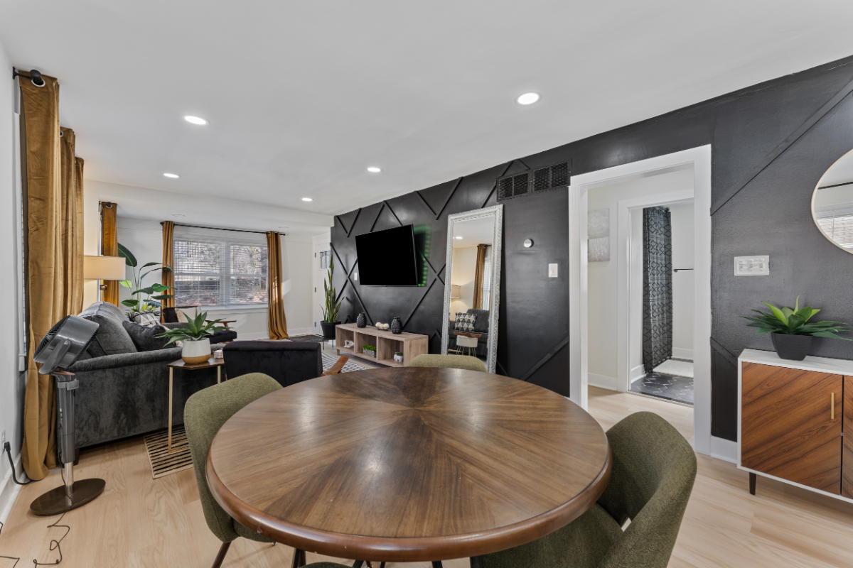 Spacious Furnished 4BR Home in Washington, DC, Ideal for Extended Stays & Relocations - Photo 7