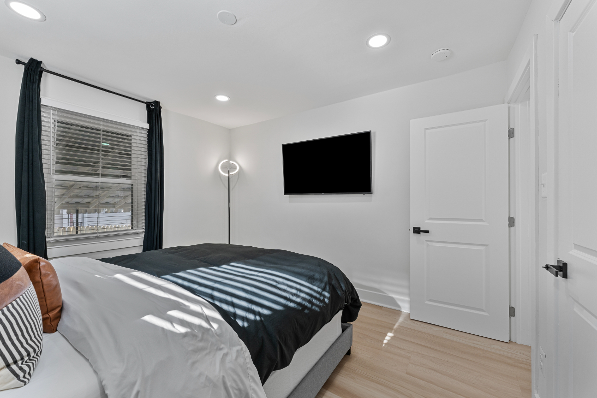 Spacious Furnished 4BR Home in Washington, DC, Ideal for Extended Stays & Relocations - Photo 12