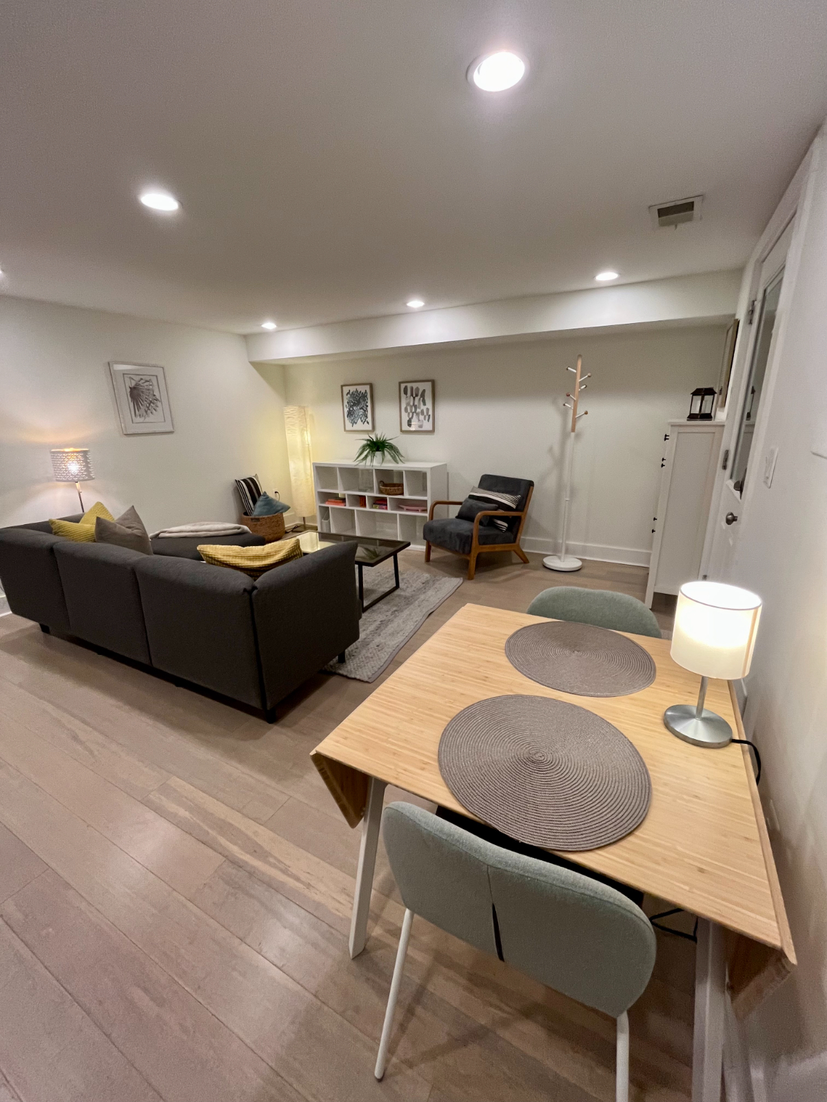 Easy city living! Comfortable, contemporary and quiet in a convenient Uptown neighborhood - Photo 3