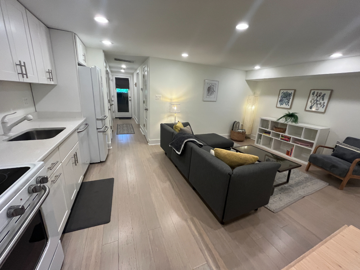 Easy city living! Comfortable, contemporary and quiet in a convenient Uptown neighborhood - Photo 5