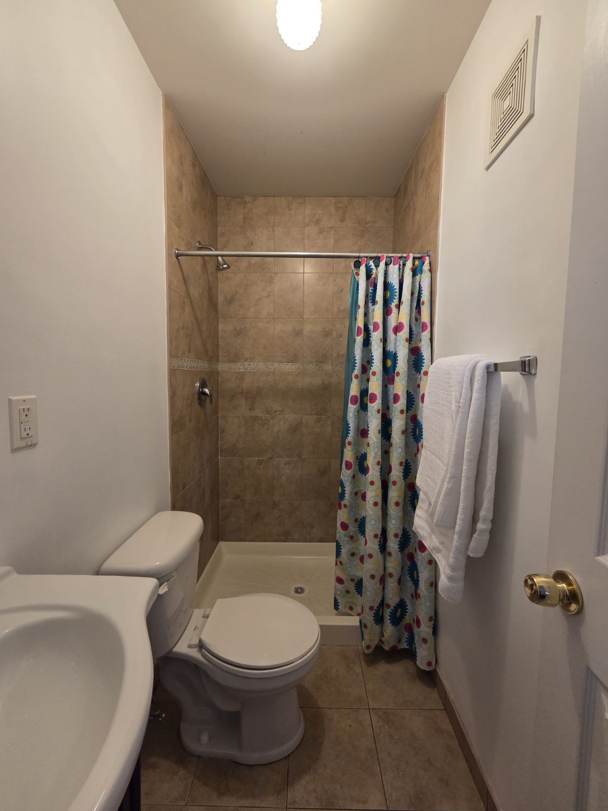 Bright & Private Studio Apartment - Perfect for Travel Professionals - Photo 3