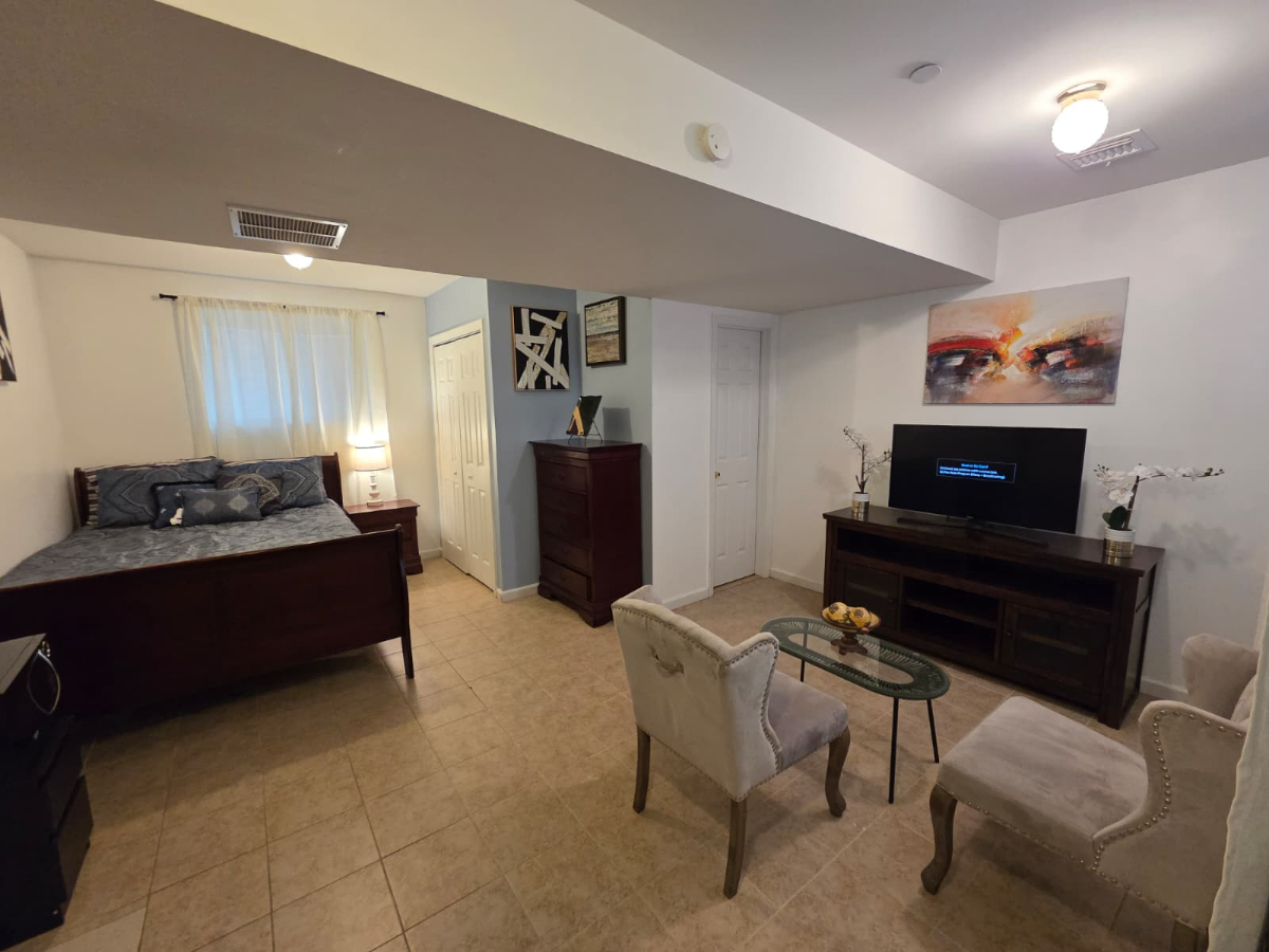 Bright & Private Studio Apartment - Perfect for Travel Professionals - Photo 2