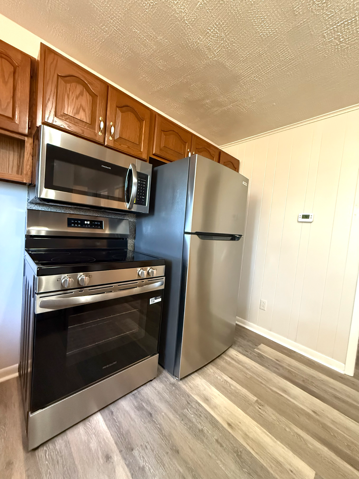 Beautifully Renovated 2 Bedroom, 2 Bathroom Home Short Term Rental - Photo 5