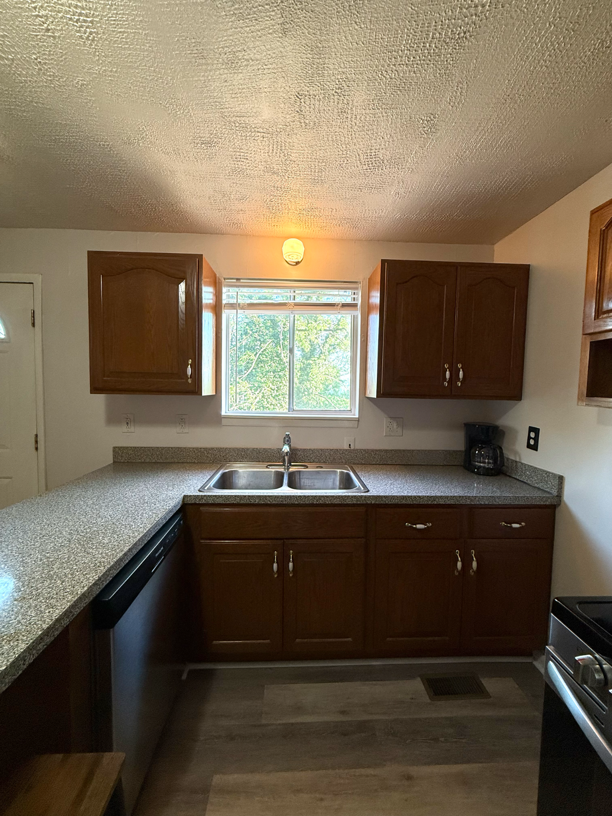 Beautifully Renovated 2 Bedroom, 2 Bathroom Home Short Term Rental - Photo 3