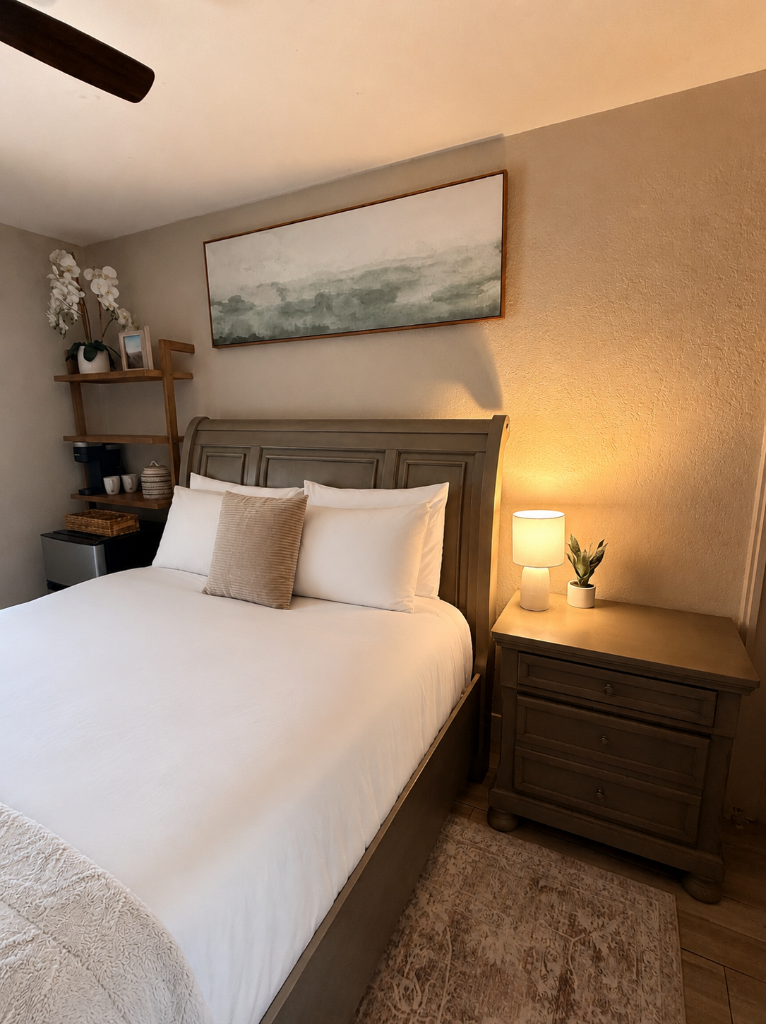 Guest Rooms with Gym, Pool, Fenced Backyard - Photo 4