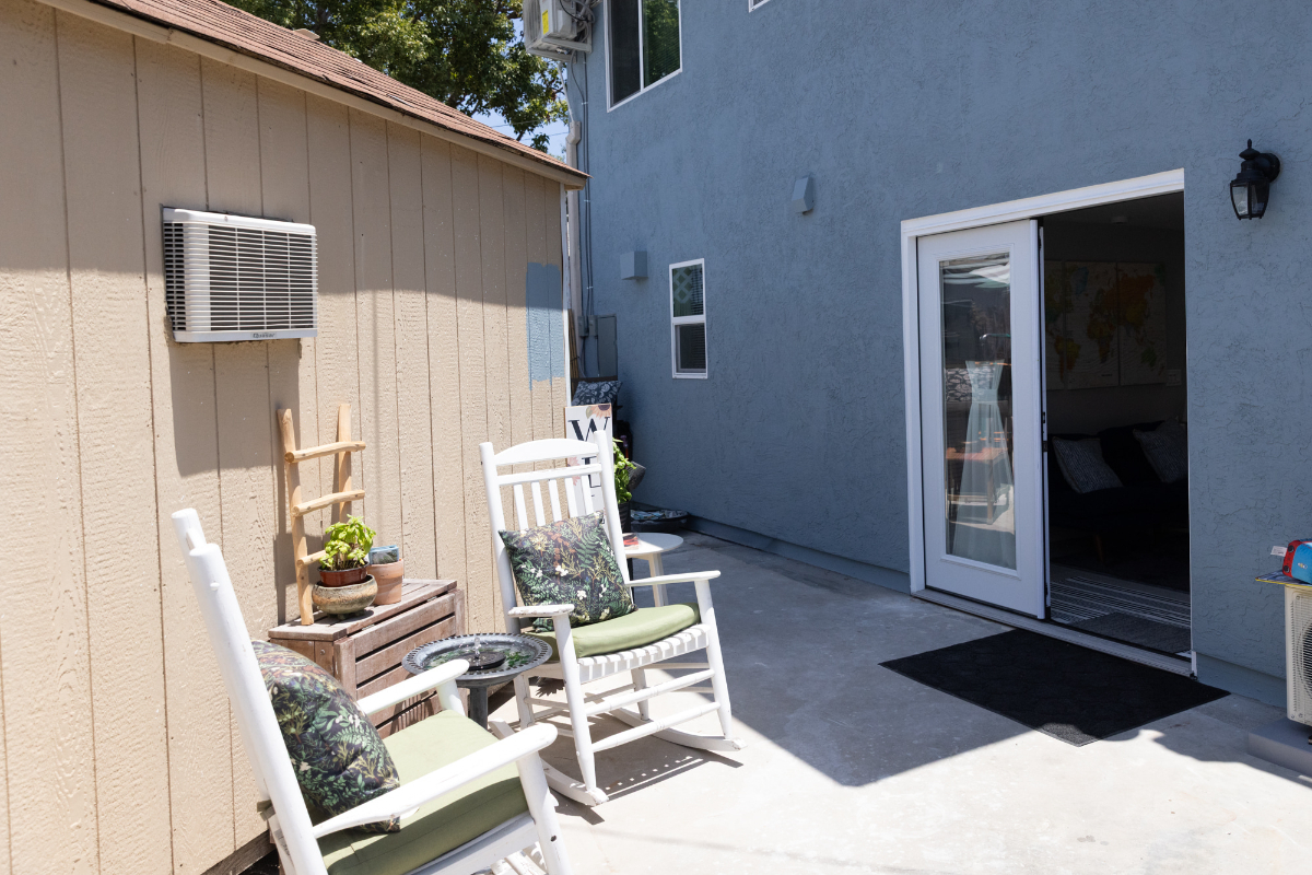Brand-New Furnished Room with Smart TV, Laundry Access, Patio, and Beach Gear - Photo 4