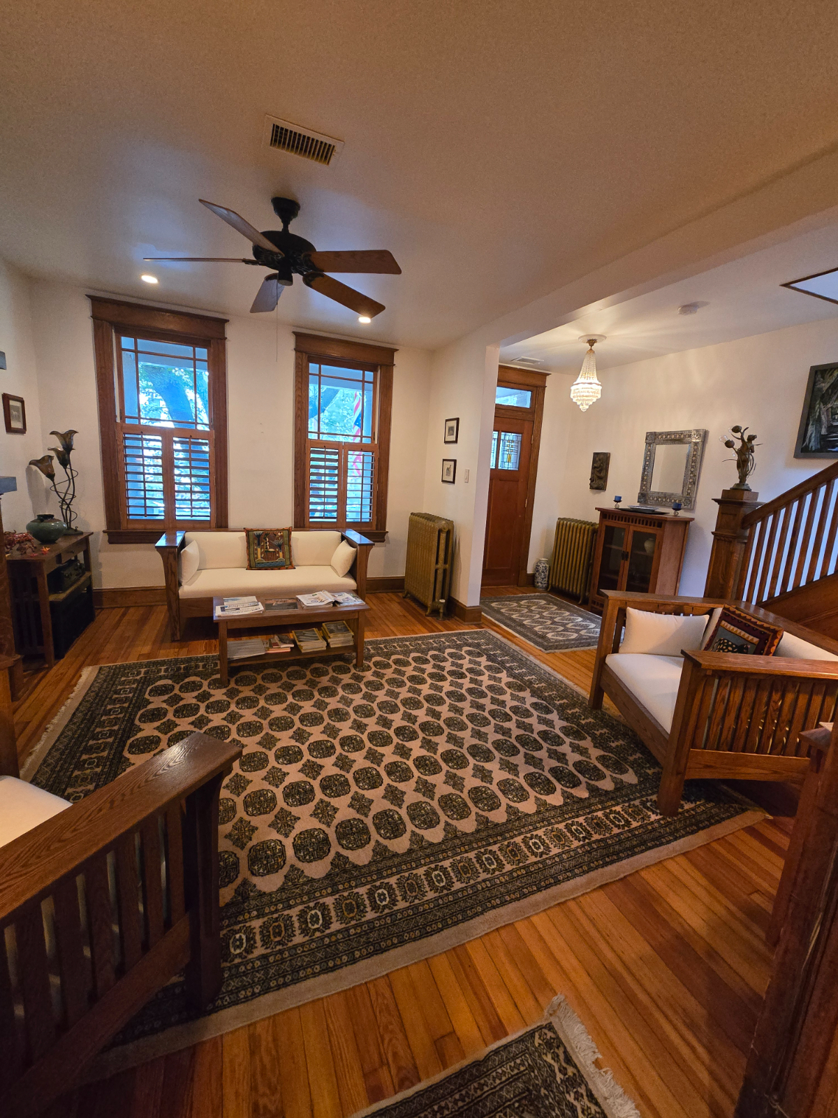 Classic, Renovated DC Rowhouse that retains century-old charm aesthetically - Photo 5