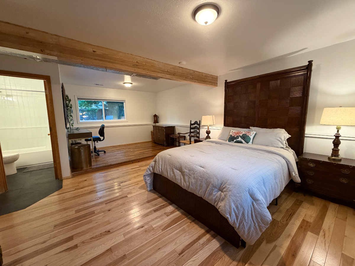 Modern Anchorage home - - Photo 2