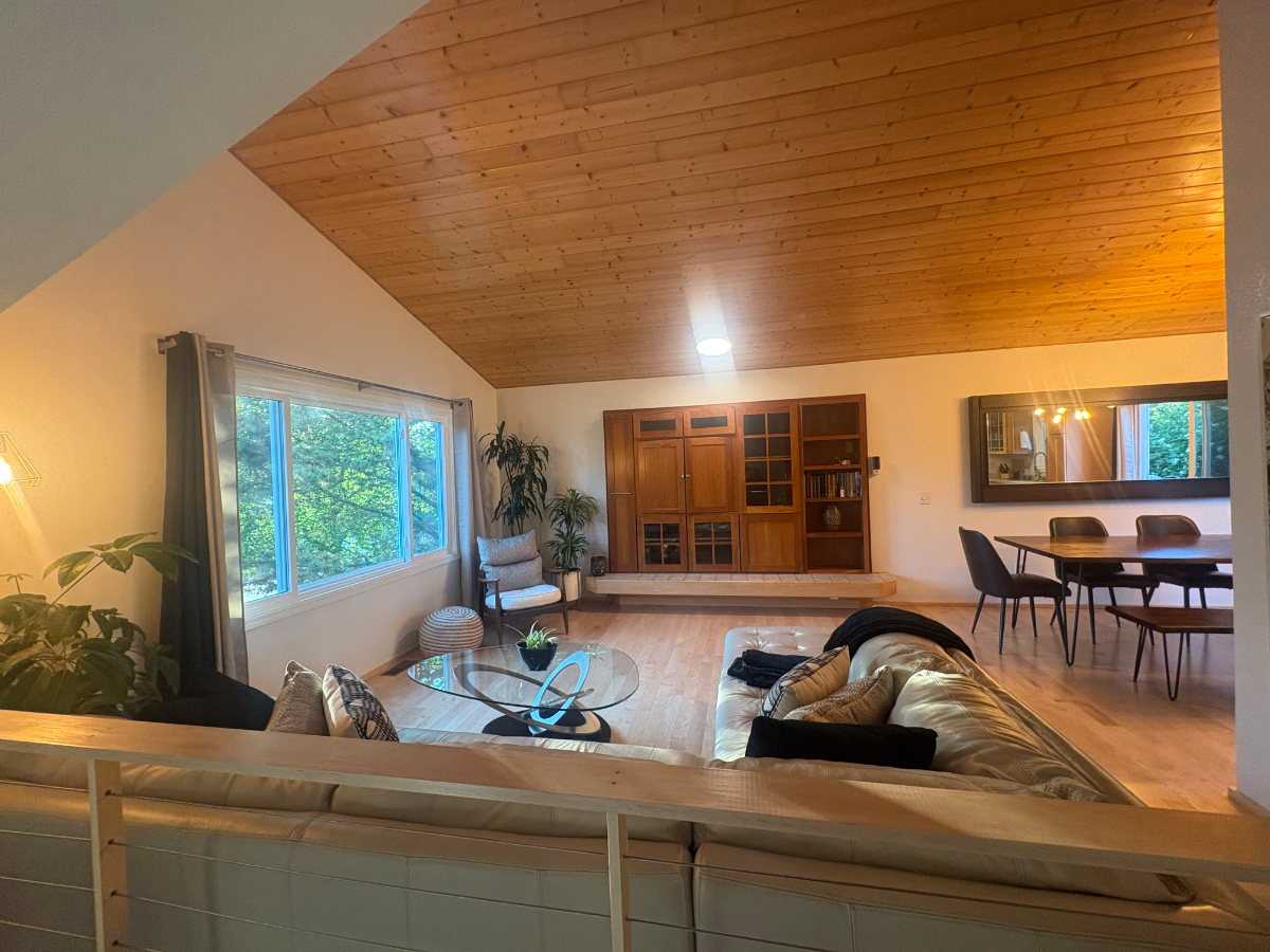 Modern Anchorage home - - Photo 10