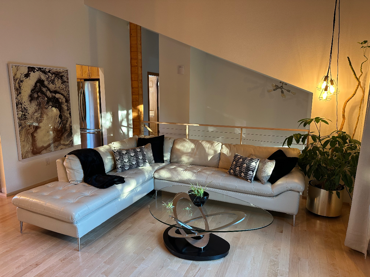 Modern Anchorage home - - Photo 11