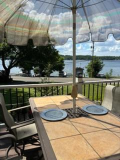 Peaceful Waterfront Retreat Featuring Private Room Shared Amenities And Prime Location - Photo 2