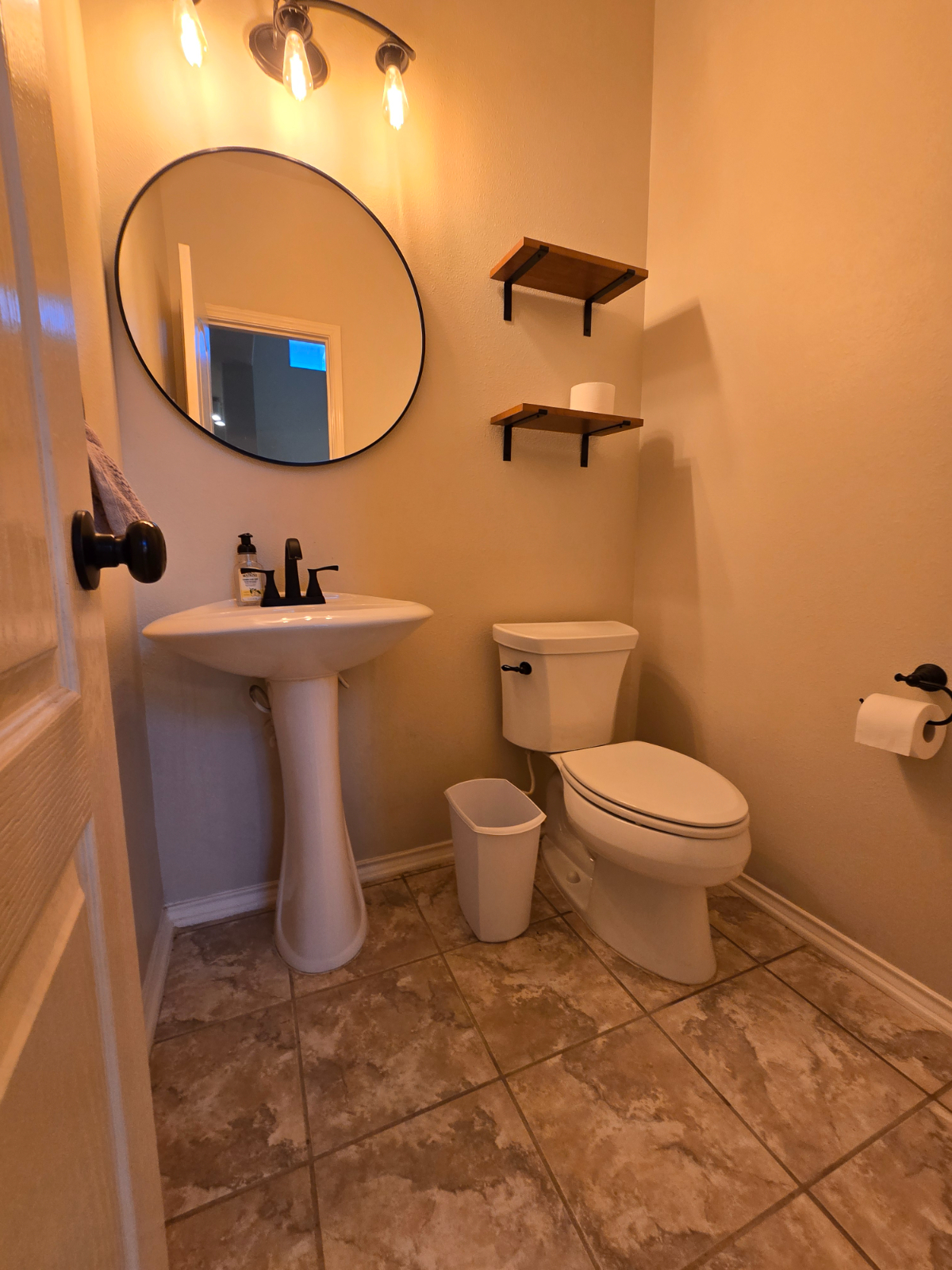Quiet, Private Room on Second Floor - Photo 6