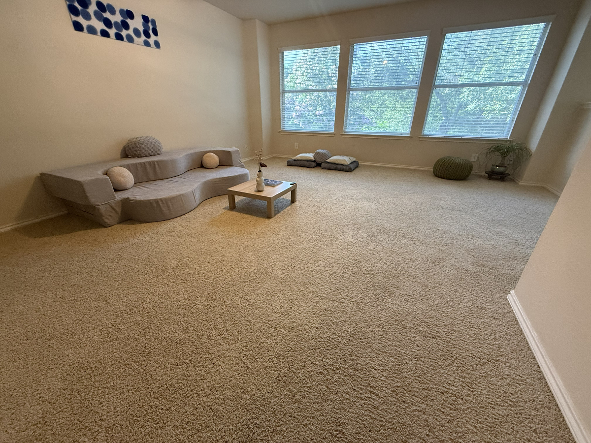 Quiet, Private Room on Second Floor - Photo 11