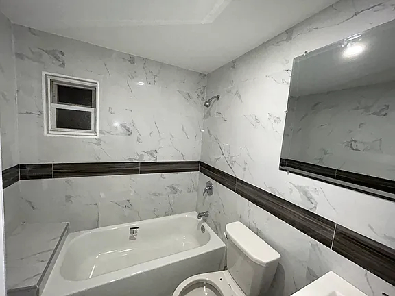 Comfortable Furnished Room Near Transit, Shopping & Everyday Conveniences - Photo 4