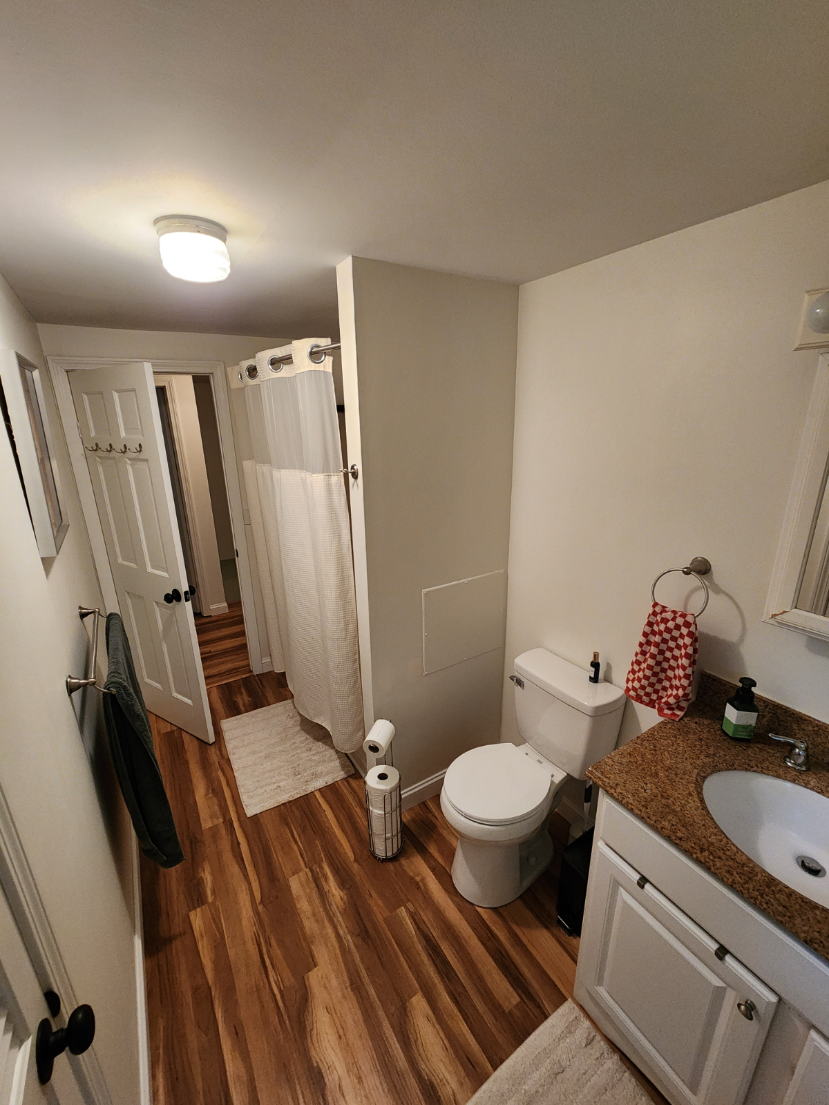 Minutes to UVMMC  Cozy stay with Off-Street Parking - Utilities & WiFi Included - Photo 6